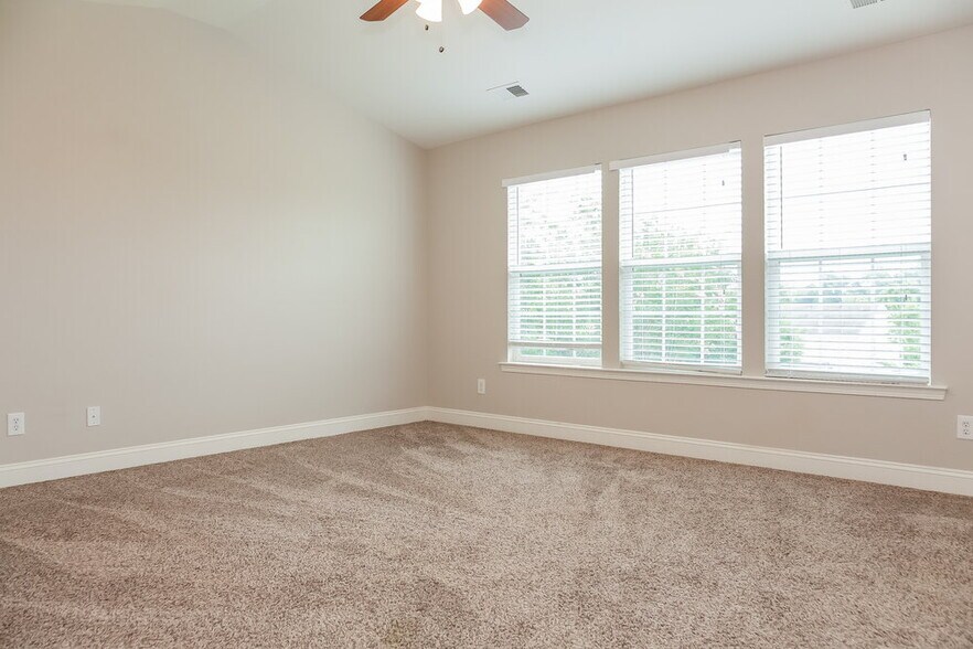 Building Photo - 11007 Holm Oak Pl