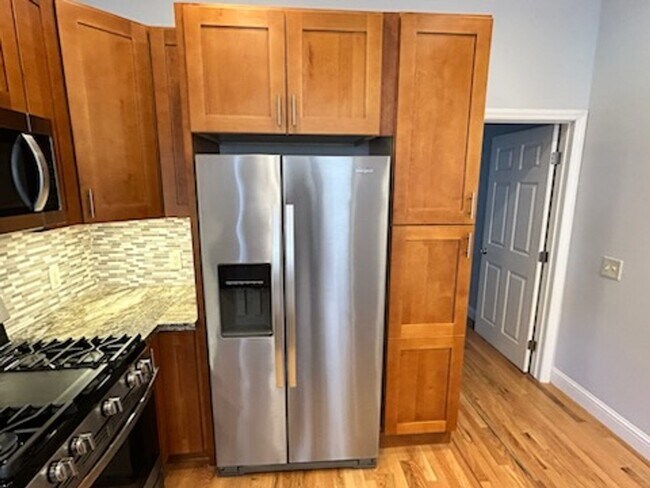 Building Photo - SHOWING FRI 7/03 & SAT 7/04 12:30-1:30PM!! 1 Bedroom 1 bath Cottage style Duplex