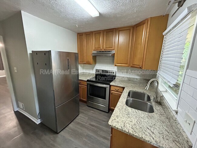 Building Photo - 12b Lisa Ln