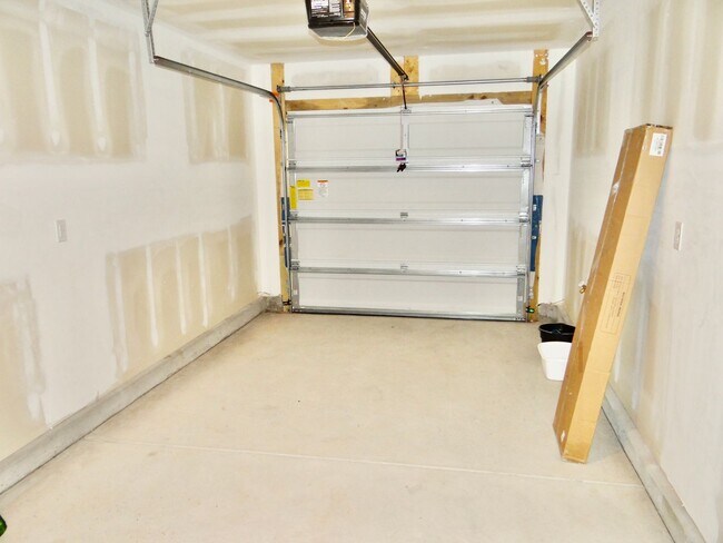 Building Photo - All Inclusive Seasonal Rental Available January 5-March 31st.