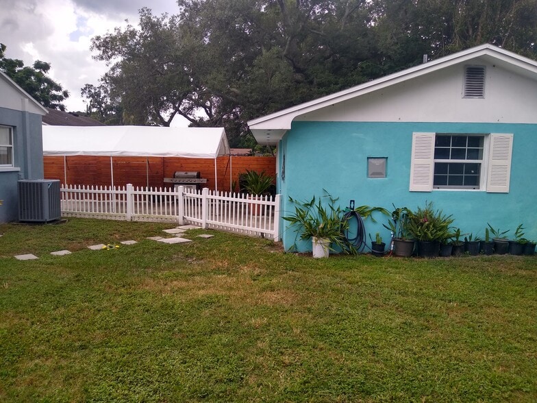Carport. - 9328 N Ashley St