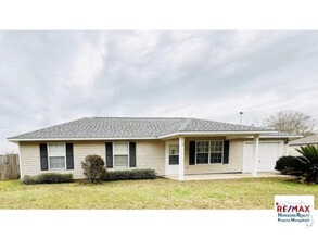 Building Photo - Beautiful Custom Built Home