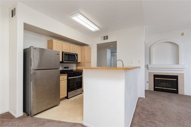 Building Photo - 8250 N Grand Canyon Dr