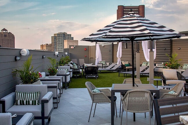 Building Photo - 22 Gold St