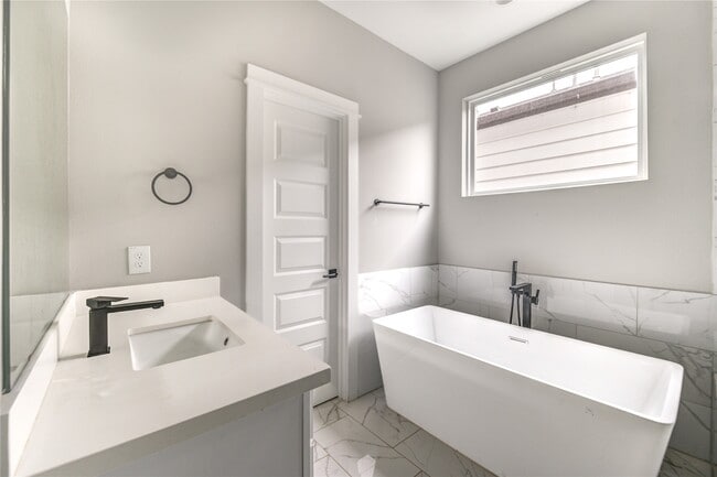 Building Photo - 4220 McKinley St