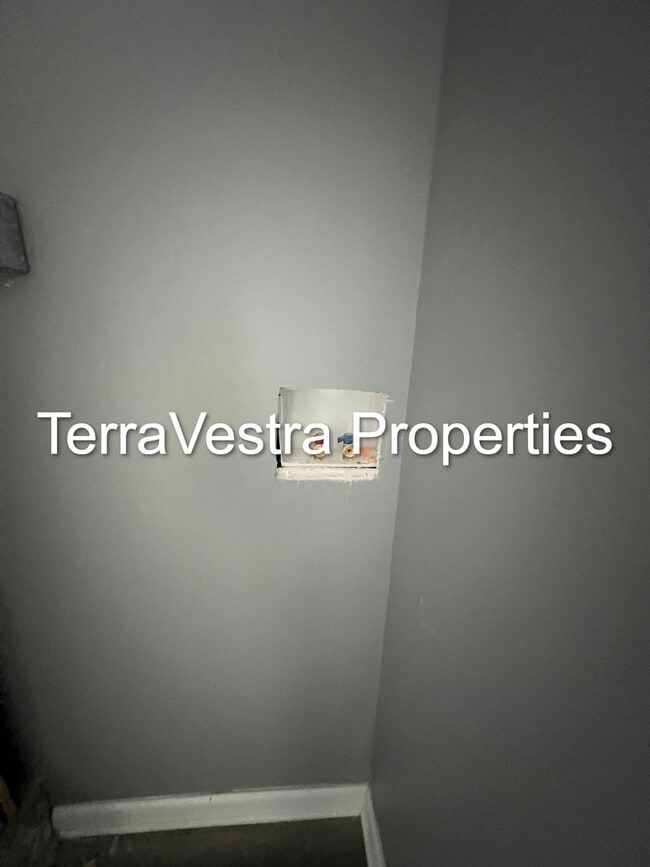 Building Photo - 3 Bed in Williamstown! Eligible for $500 S...