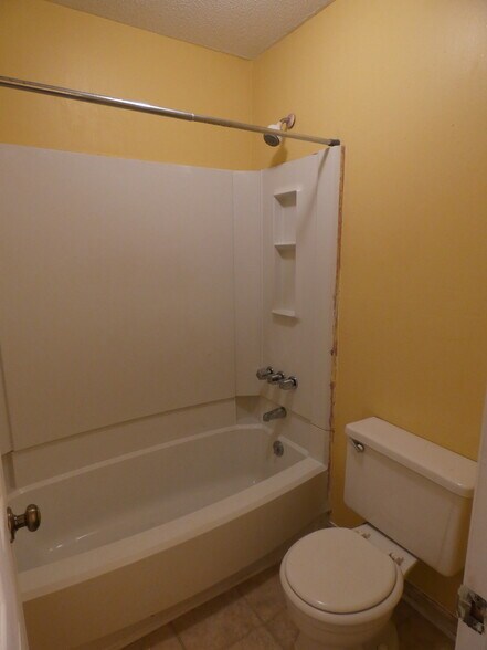 Building Photo - 3605 Pine Knoll Dr