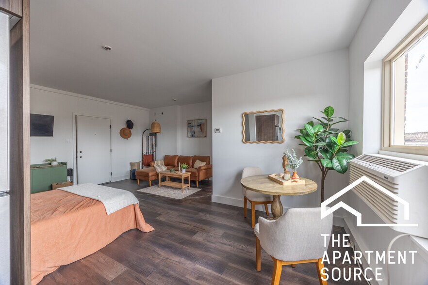 Building Photo - 1553 W Hollywood Ave