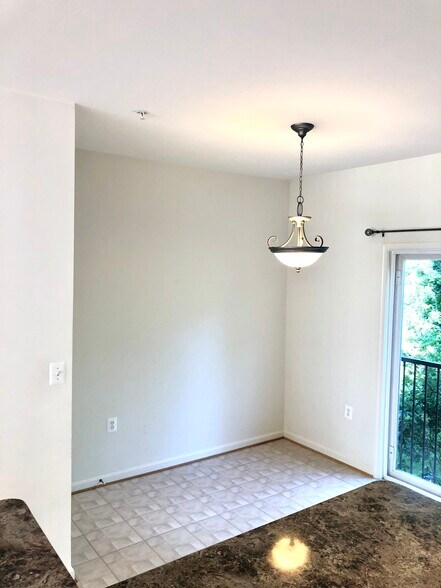 Building Photo - 146 Moore Dr