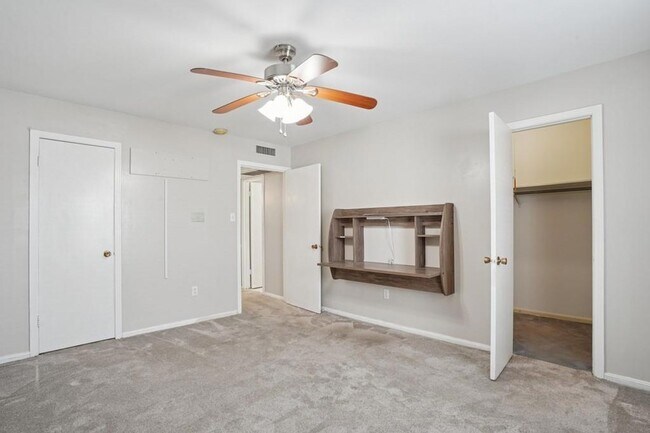 Building Photo - 2732 Whitney Pl