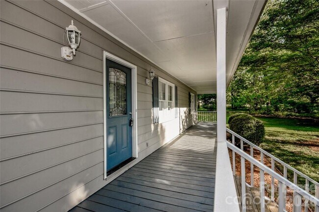 Building Photo - 7730 Deer Track Dr