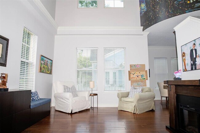 Building Photo - 411 Sycamore St