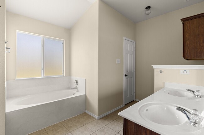 Building Photo - 6533 Crystal Ct