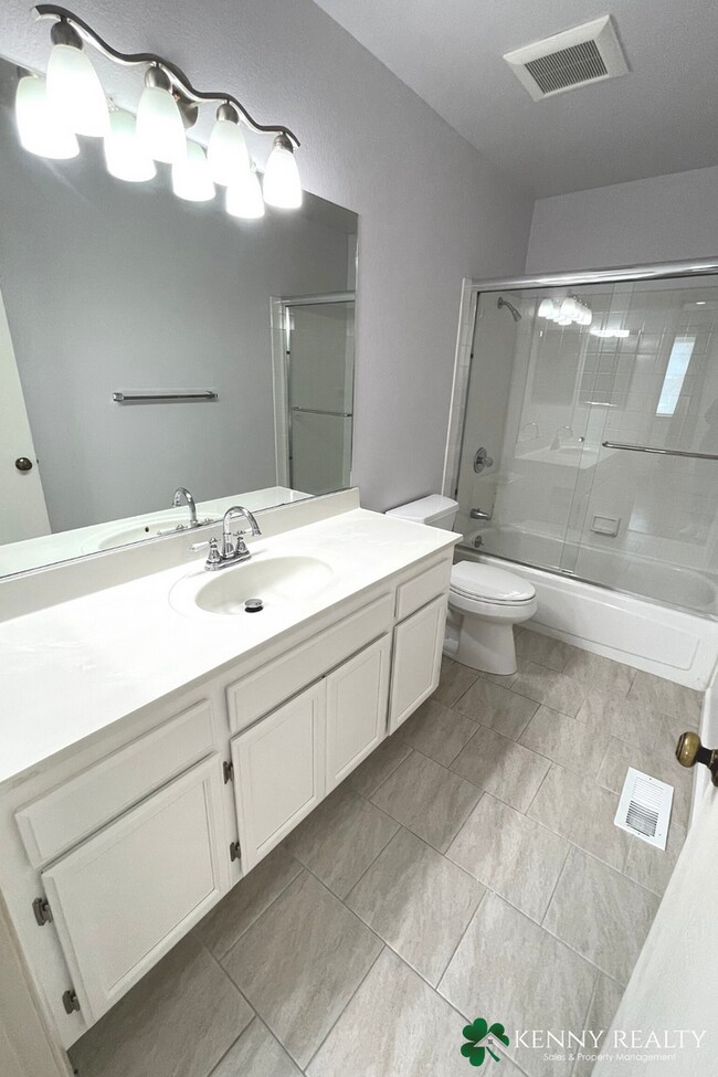 Building Photo - Spacious Six Bedroom, Three Bathroom Home ...