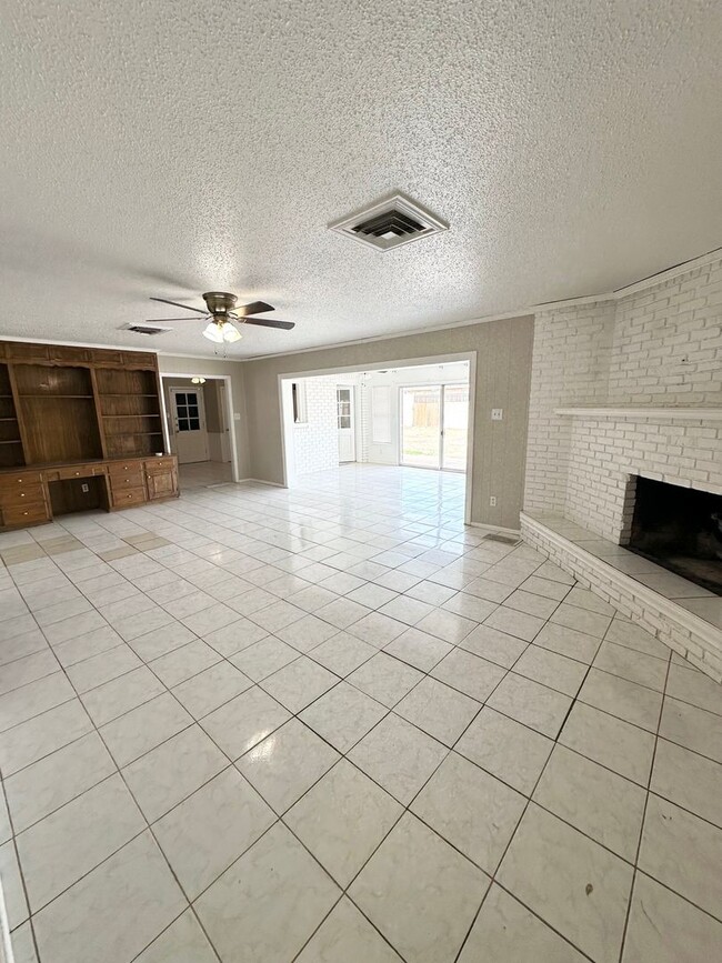 Building Photo - 3 Bed 2 Bath Located In The Heart Of Midland