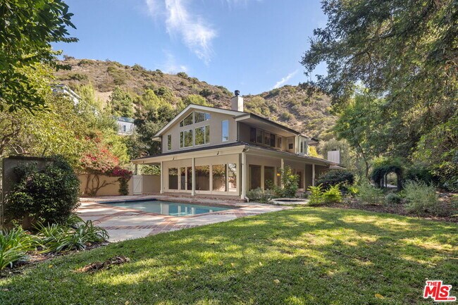 Building Photo - 7972 Mulholland Dr