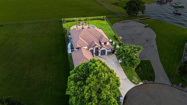 Building Photo - 12345 White Oak Point
