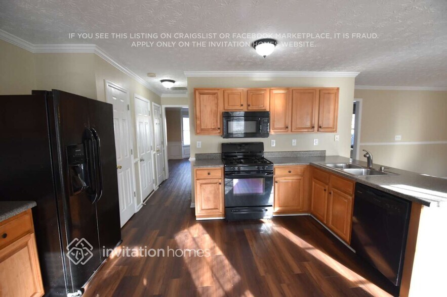 Building Photo - 3665 Wake Robin Way