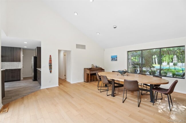 Building Photo - 26 Woodland Way