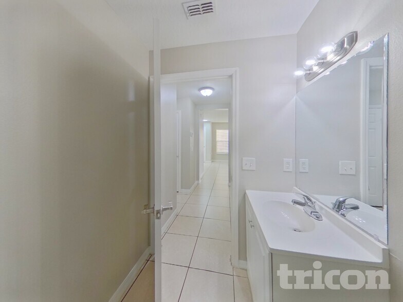 Building Photo - 4621 Ross Lanier Ln