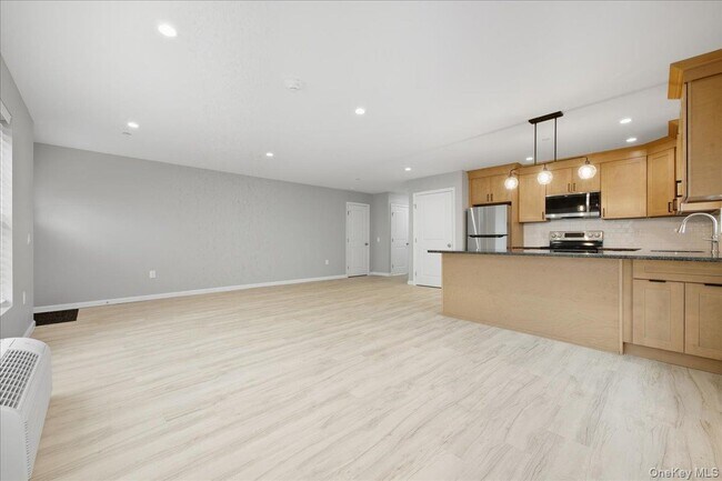 Building Photo - 71 N Main St