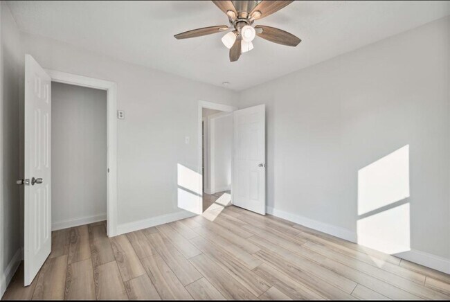 Building Photo - 220 Armstrong St