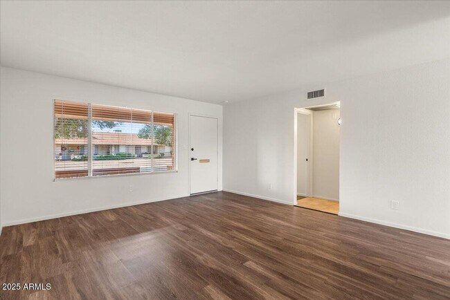 Building Photo - 6438 E Butte St