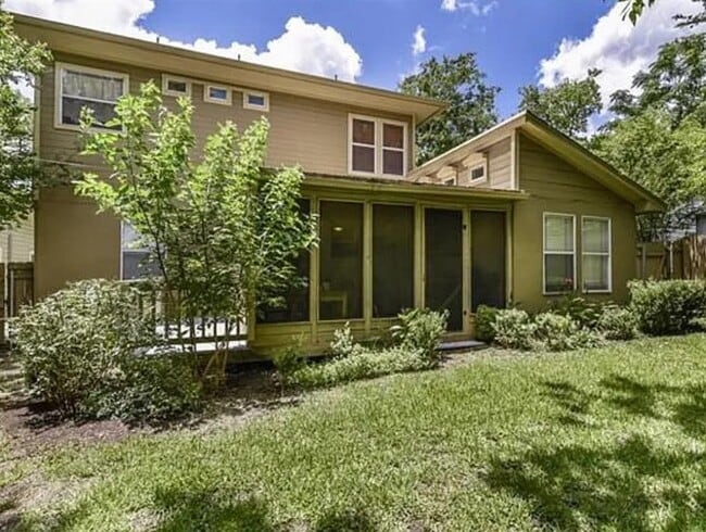 Building Photo - 803 Newman Dr