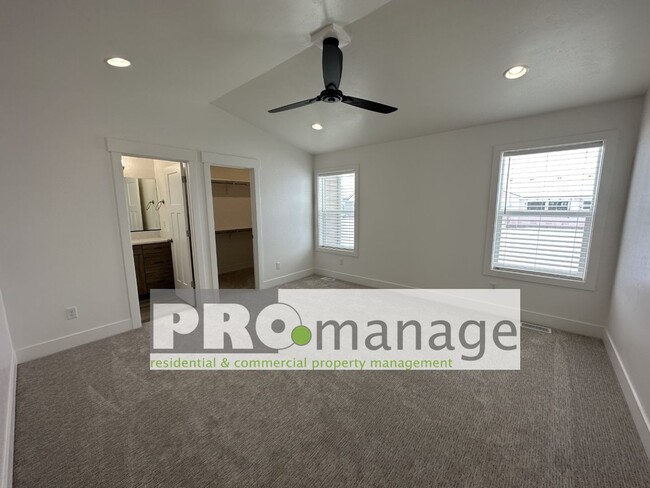 Building Photo - 3 Bed, 2 Bath Single Family Home w/ 2-Car Garage - Idaho Falls