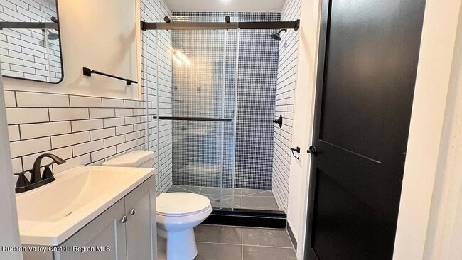 Building Photo - 406 Main St