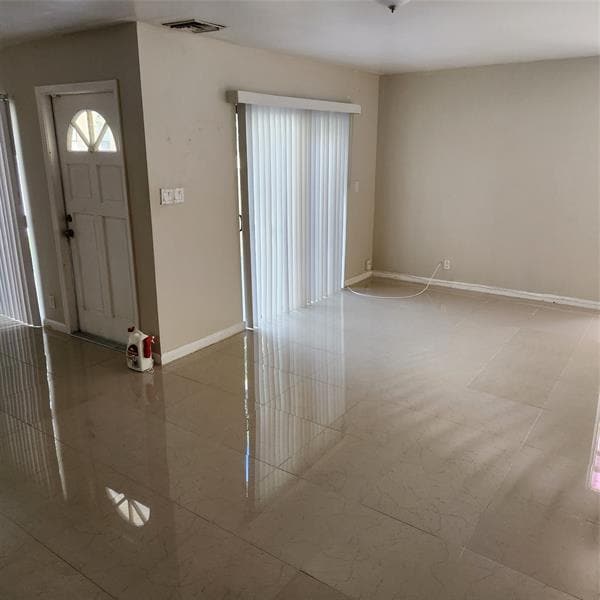 Building Photo - 4204 NW 114th Terrace