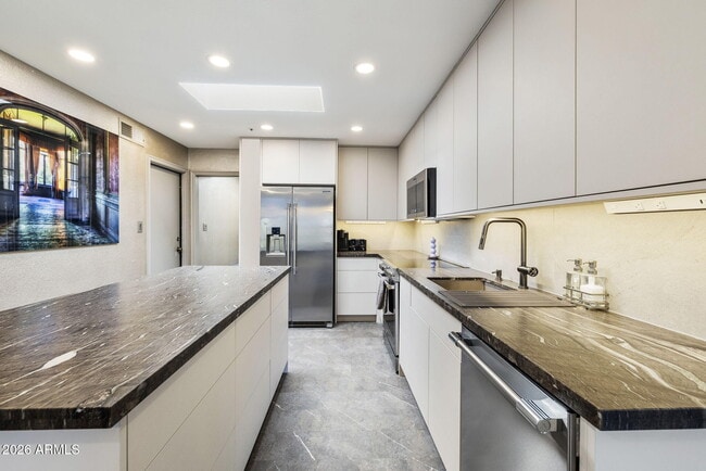 Building Photo - 8782 E Mustang Trail