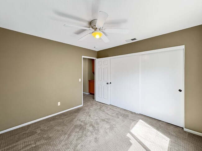 Building Photo - Bright & Spacious 3B/3BA Home with Communi...