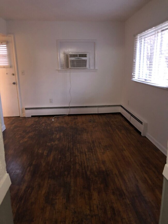 Building Photo - 1718 E Avenue B