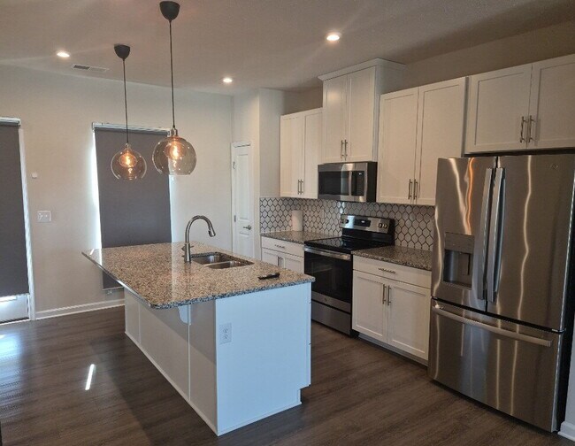 Building Photo - 18 Wentworth Ln