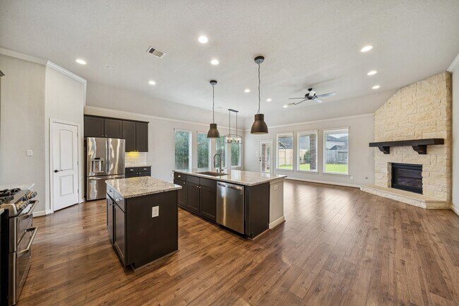 Building Photo - 15115 Flintridge Lake Ln