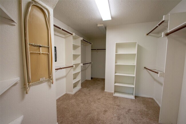 Building Photo - 1309 Rosebrook Dr