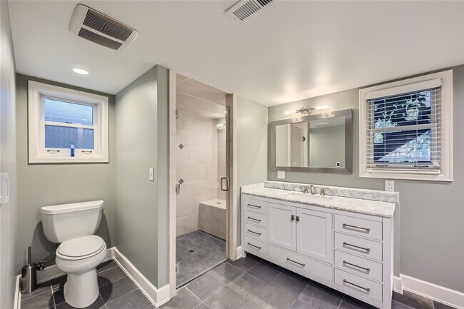 Building Photo - Introducing a spacious 4 bedroom, 2.5 bath...