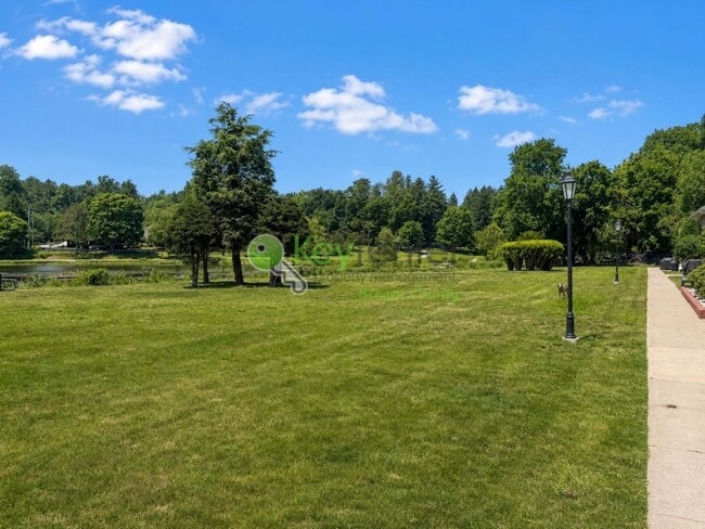 Building Photo - Lake View Apartment in a Peaceful Park Ridge Community