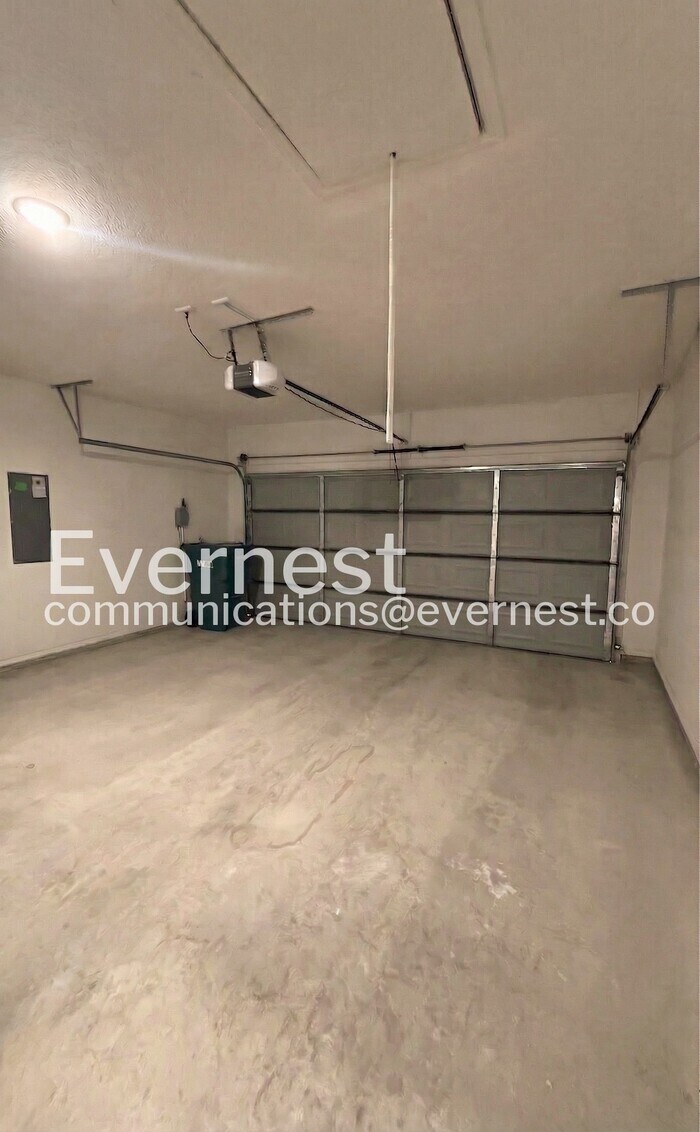 Building Photo - 705 Freedom Cir