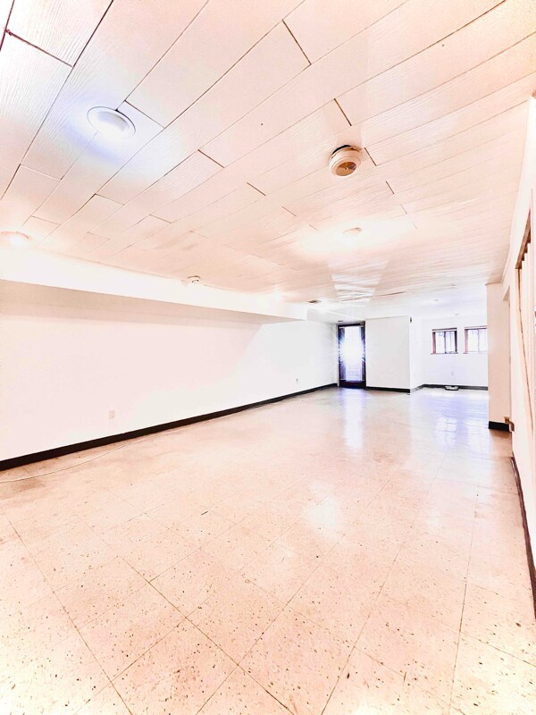 Building Photo - 124 St