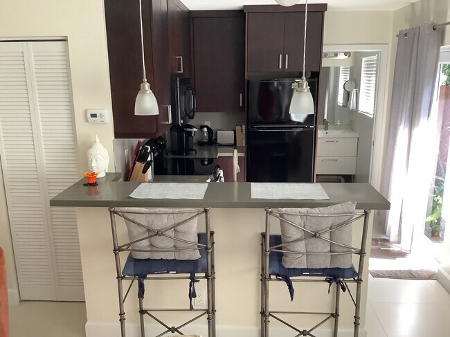 Building Photo - 2700 1st NE Ave