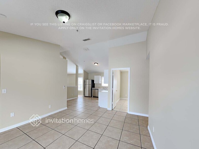 Building Photo - 9624 Hollyhill Dr