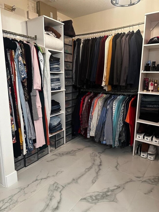 Building Photo - 2652 Hawthorne Ln