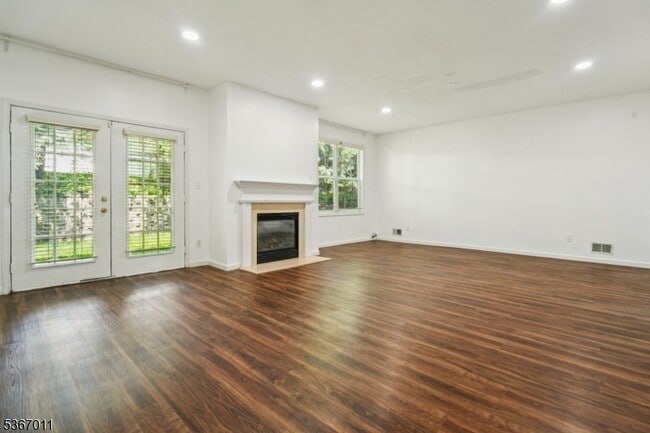 Building Photo - 315 Winthrop Dr