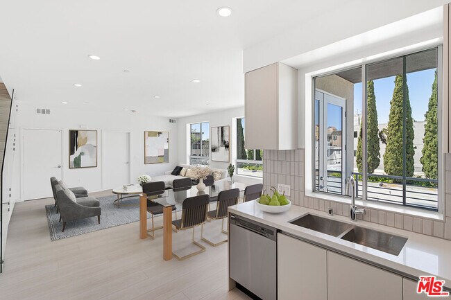 Building Photo - 11727 Kiowa Ave