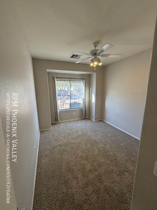 Building Photo - Open concept 3 bed / 2 bath with *NEW* Flo...