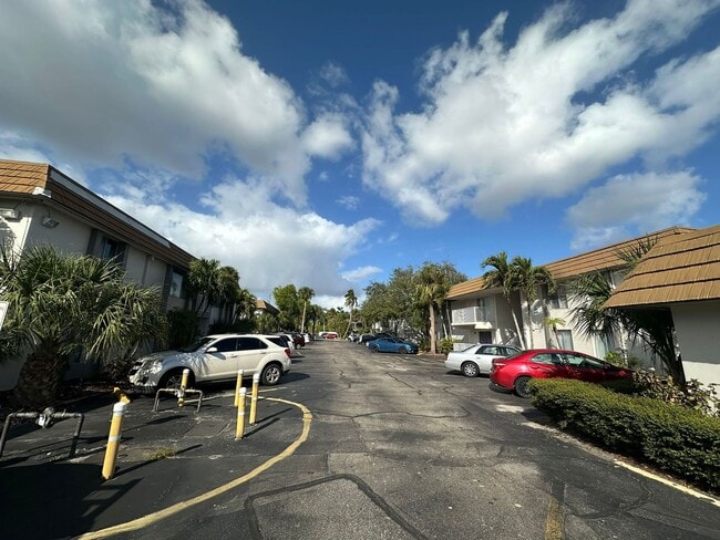 Building Photo - 1830 Maravilla Ave