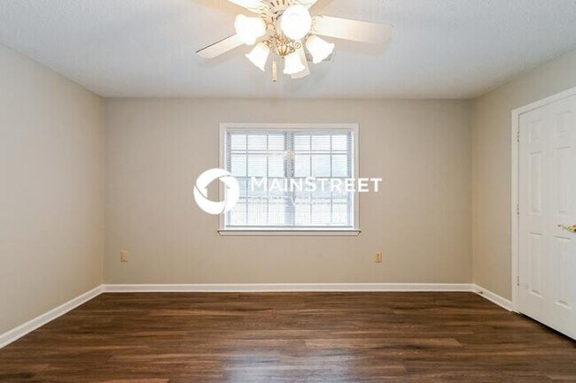 Building Photo - 4 Bedroom Pet-Friendly Home in MEMPHIS, TN with Main Street Renewal
