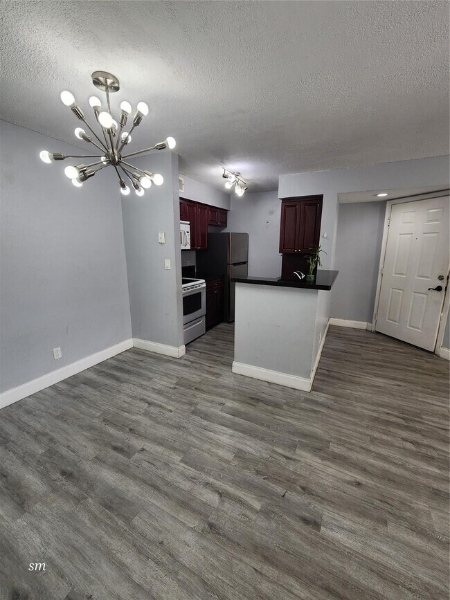 Building Photo - 2736 S University Dr